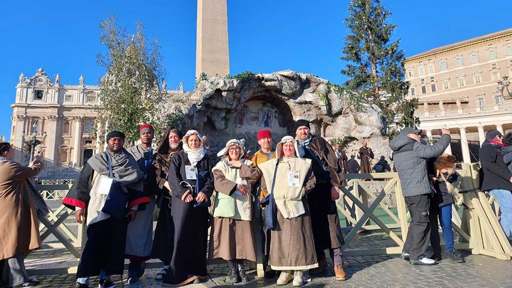 Presepe di Paravento in udienza dal Santo Padre